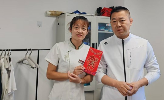 2024年9月13日，酒店，全体员工，发放中秋节福利_副本.jpg