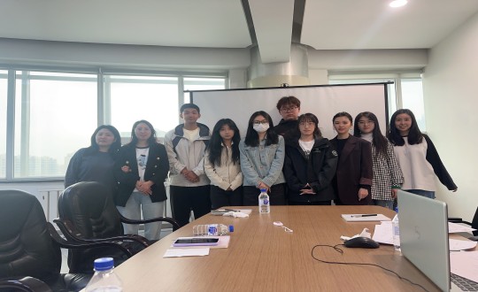 24.长春大学学子与人生就是博官网健康产业集团居家事业部员工合影留念_副本.jpg 24.长春大学学子与人生就是博官网健康产业集团居家事业部员工合影留念_副本.jpg
